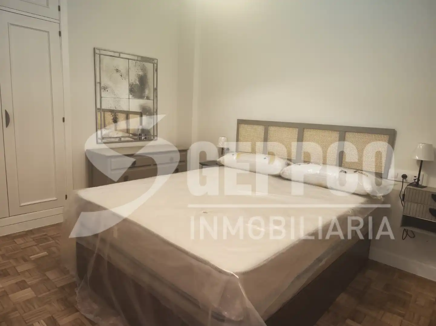 Schlafzimmer von Wohnung zur Miete in Madrid mit Klimaanlage, Heizung und Möbliert