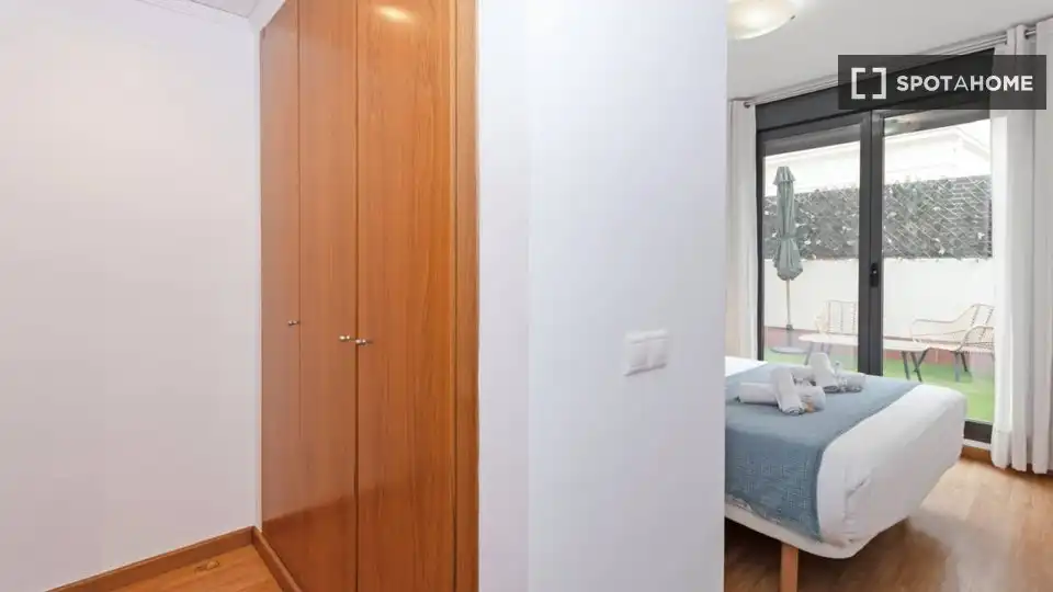 Schlafzimmer von Wohnung zur Miete in Valencia mit Klimaanlage, Heizung und Möbliert