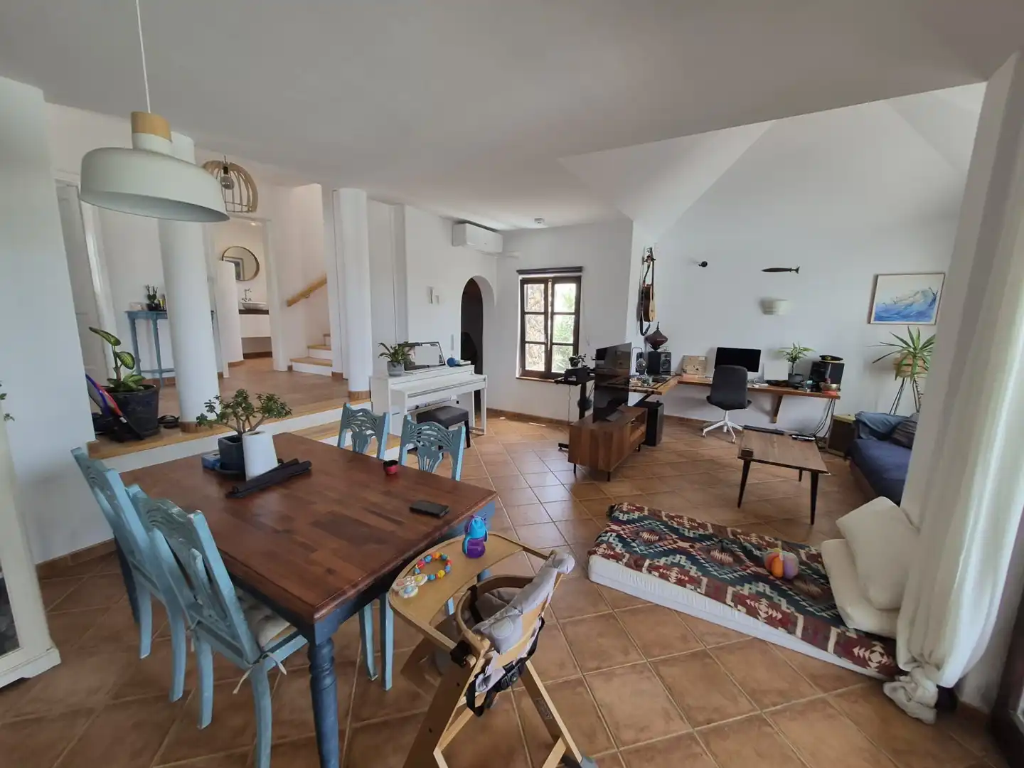 Sala d'estar de Casa o xalet en venda en San Bartolomé amb Aire condicionat, Jardí privat i Terrassa