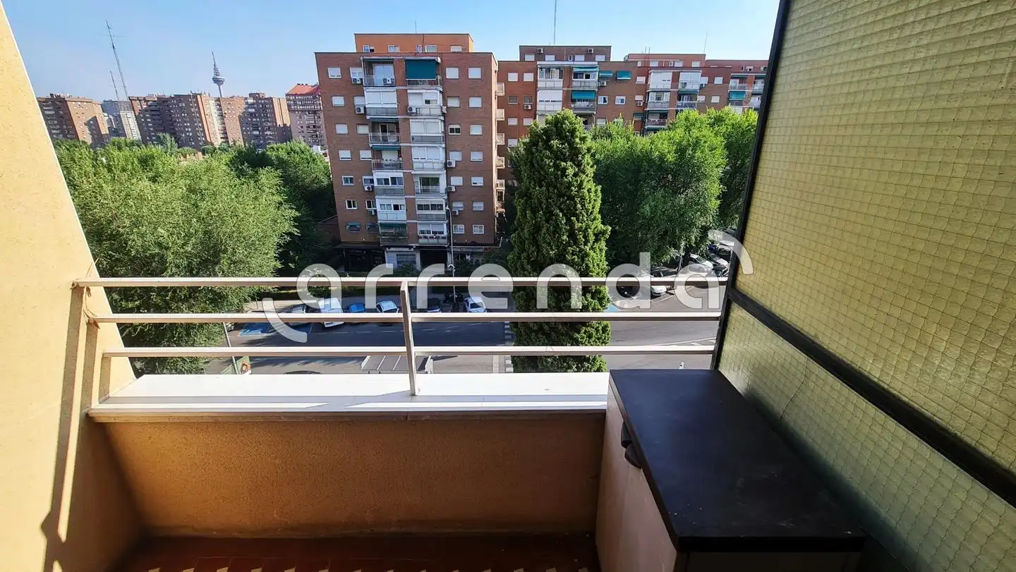 Vista exterior de Pis de lloguer en Madrid amb Terrassa