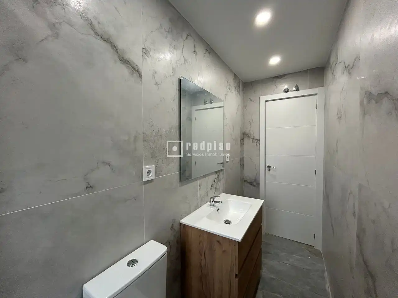 Bathroom of Flat for sale in Madrid  with Air Conditioner, Heating and Terrace