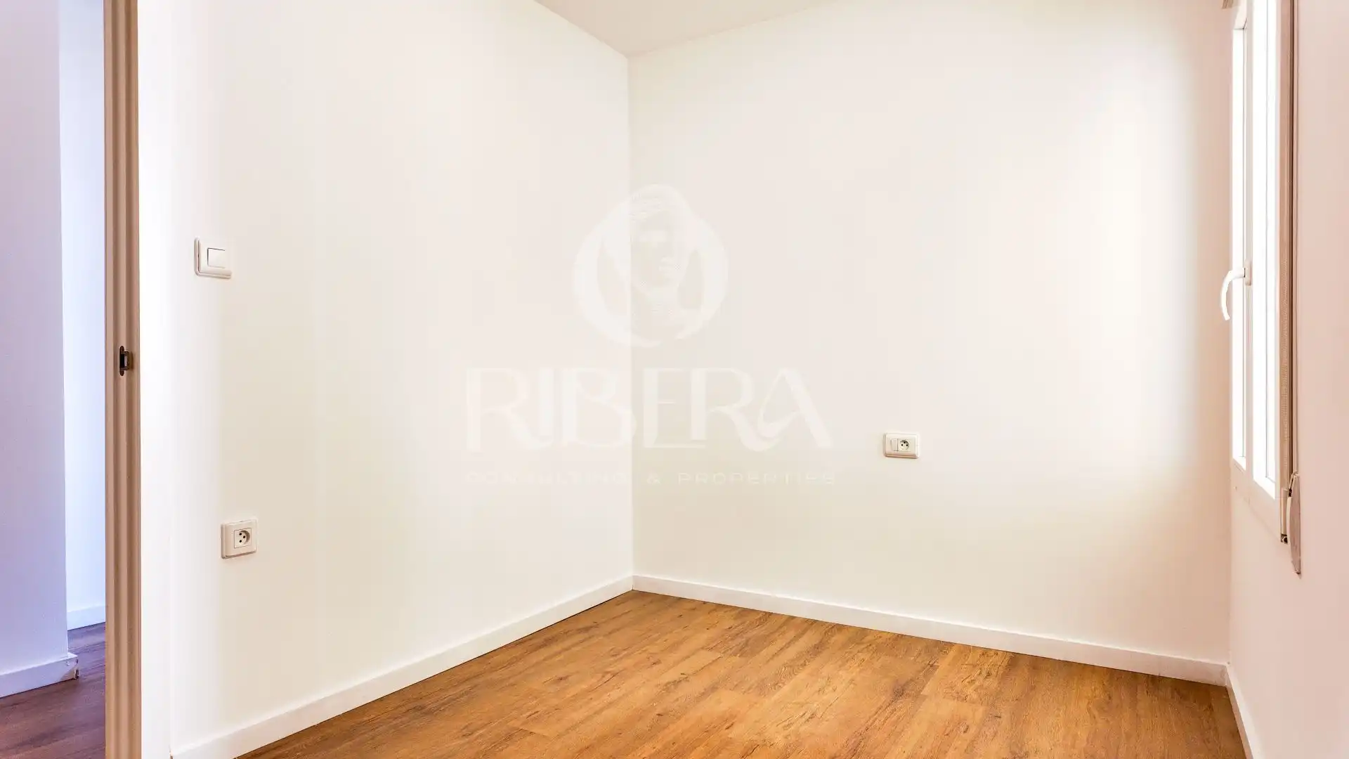 Bedroom of Flat for rent in Valencia  with Air Conditioner, Terrace and Pets allowed