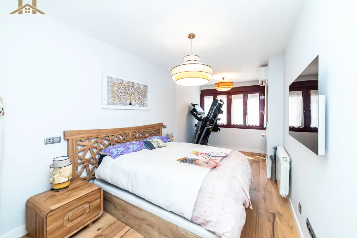 Habitación de Dúplex en venta en Leganés con Aire acondicionado, Calefacción y Jardín privado