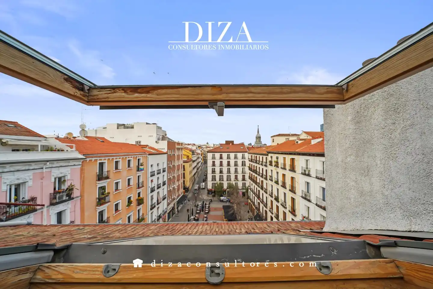 Vista exterior de Àtic en venda en Madrid amb Aire condicionat i Calefacció