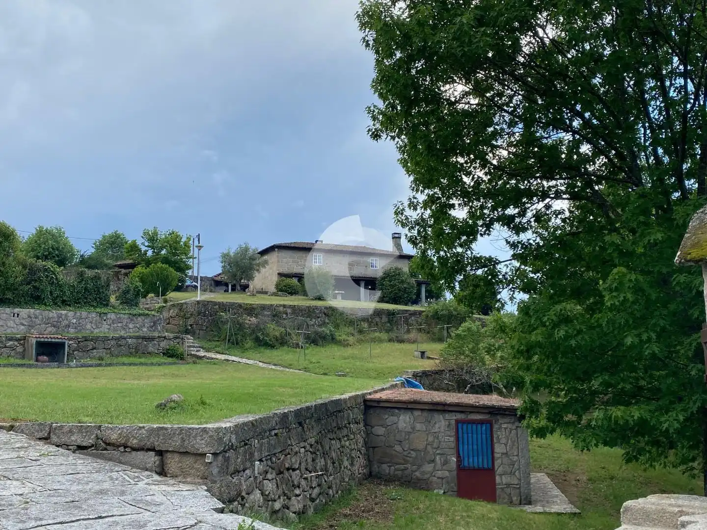 Vista exterior de Casa o xalet en venda en San Cibrao das Viñas amb Calefacció, Jardí privat i Parquet