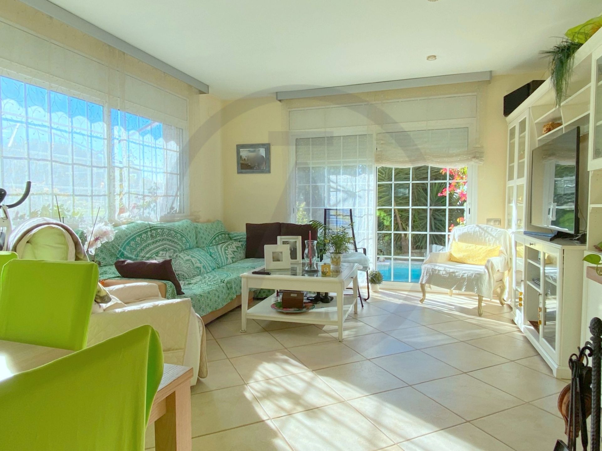 Sala d'estar de Casa o xalet en venda en Rubí amb Aire condicionat, Calefacció i Jardí privat