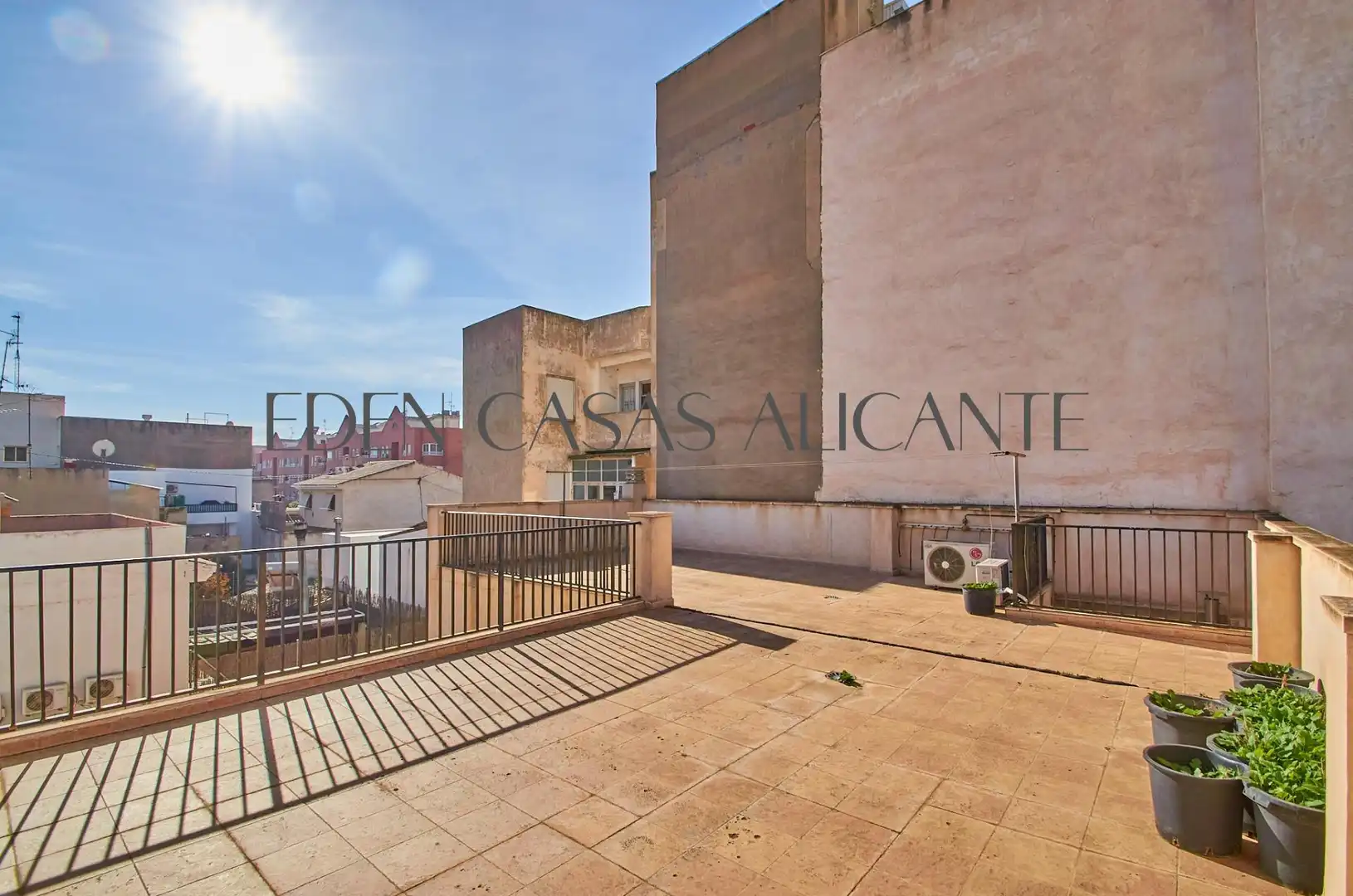 Terrassa de Casa adosada en venda en San Vicente del Raspeig / Sant Vicent del Raspeig amb Aire condicionat, Jardí privat i Parquet