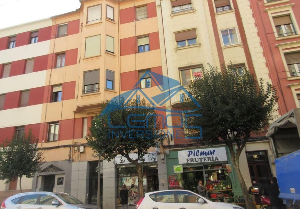 Vista exterior de Pis en venda en  Logroño