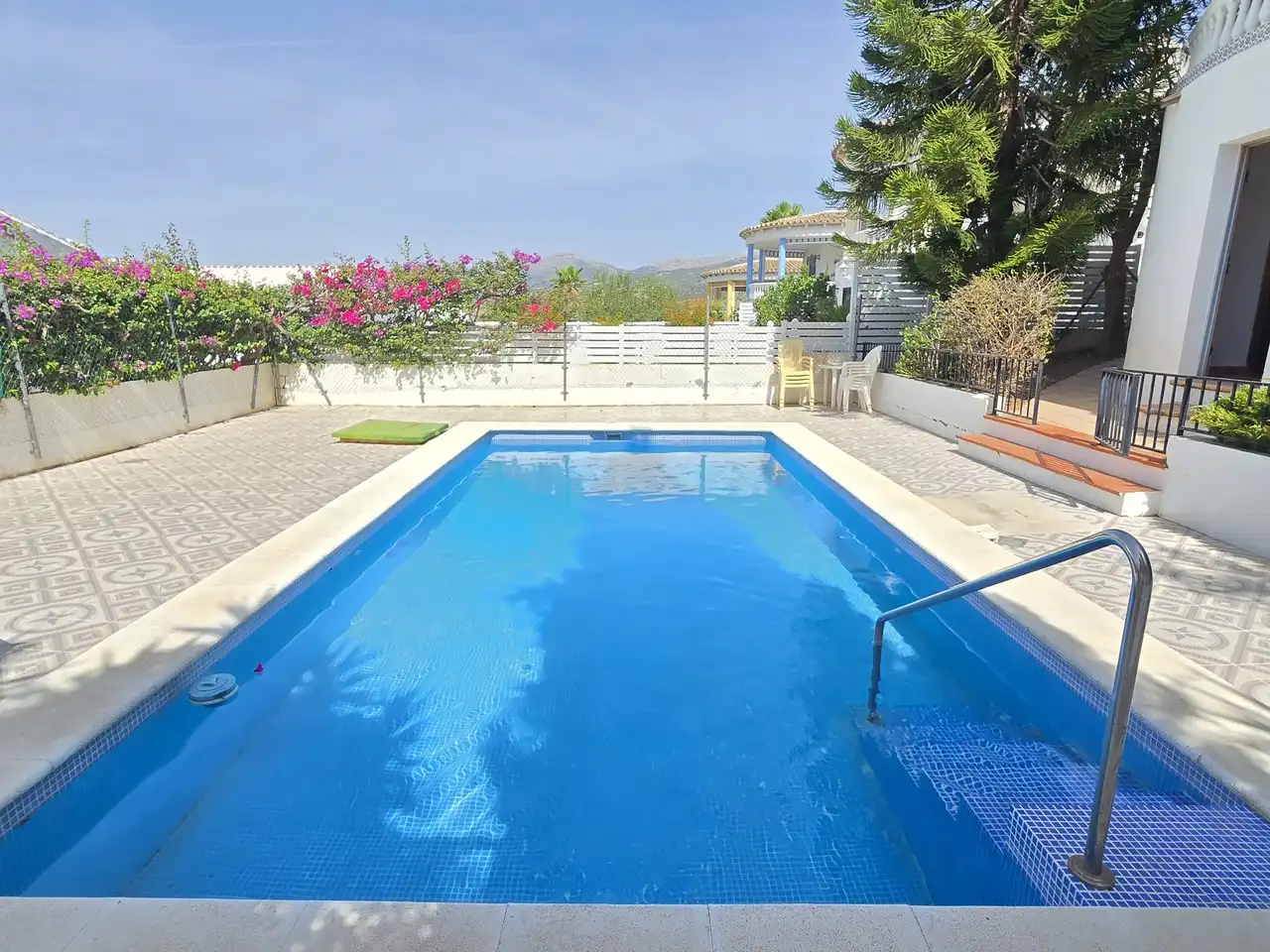 Casa con piscina en venta en Alcaucín, imagen 3