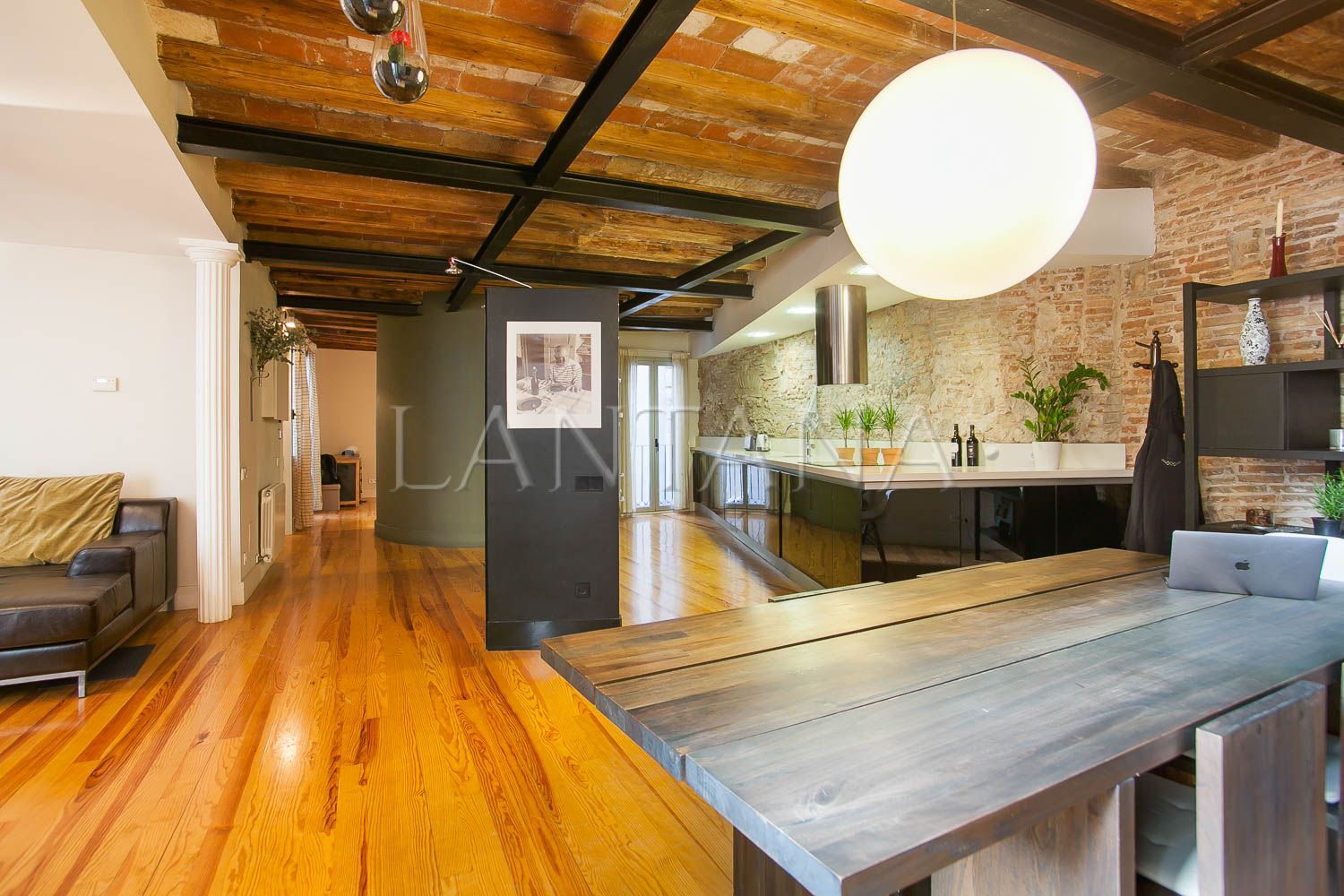 Cuina de Pis en venda en  Barcelona Capital amb Calefacció, Parquet i Moblat