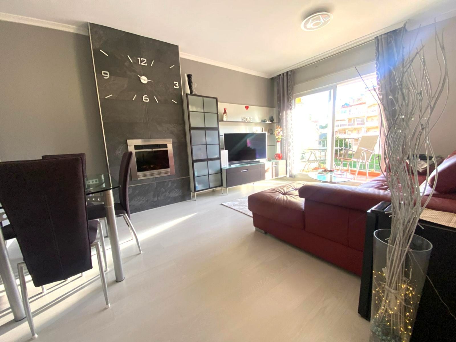 Sala d'estar de Apartament en venda en Benalmádena amb Aire condicionat, Calefacció i Piscina comunitària