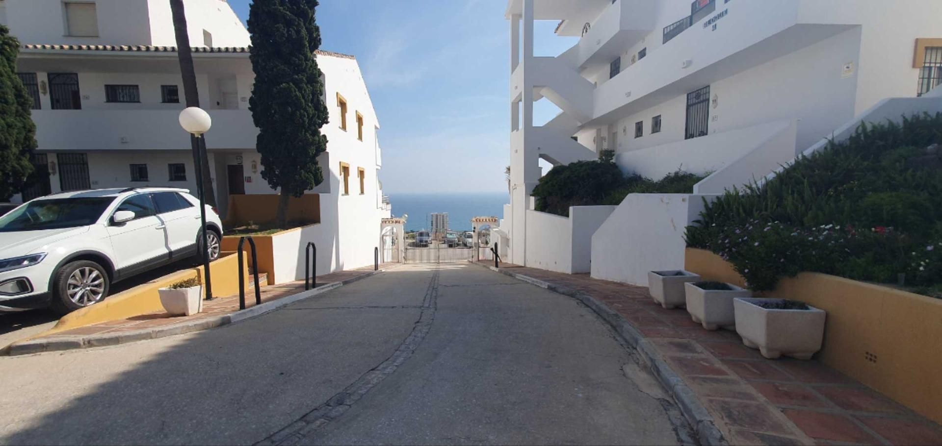 Vista exterior de Dúplex en venda en Mijas amb Jardí privat, Terrassa i Traster