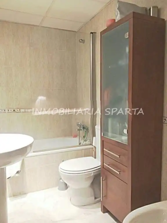 Wohnung zur Miete in Avenida Clara Campoamor, Barrio Alto