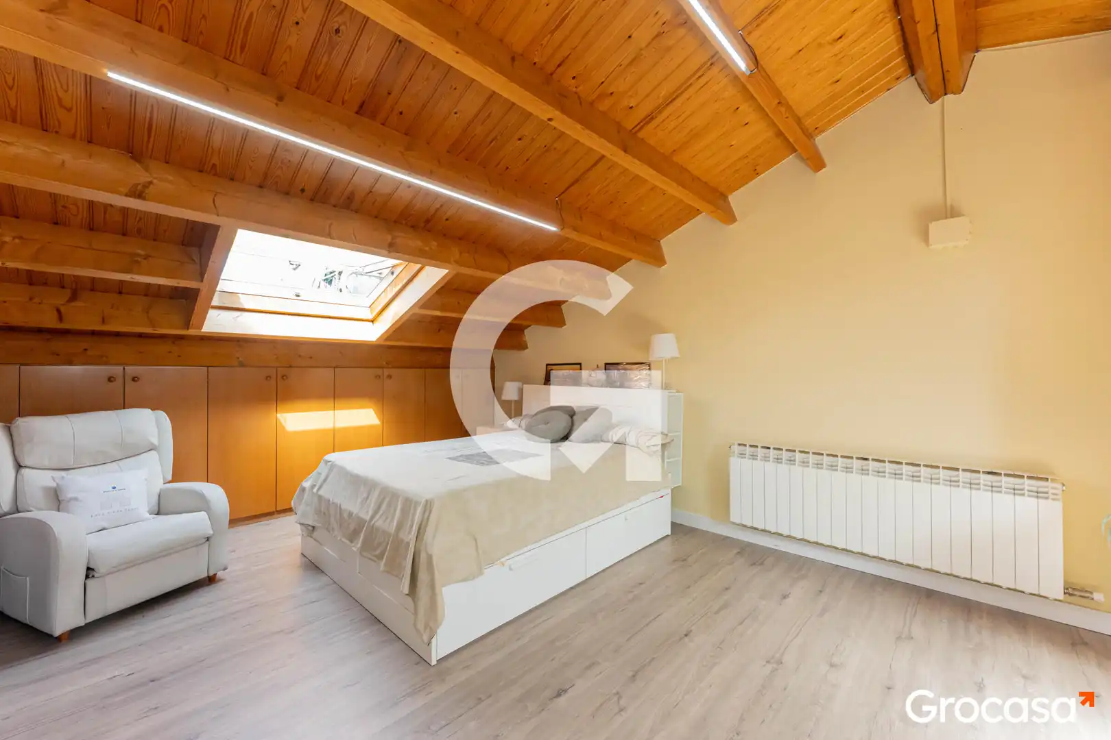 Dormitori de Casa adosada en venda en Cornellà de Llobregat amb Aire condicionat, Calefacció i Terrassa