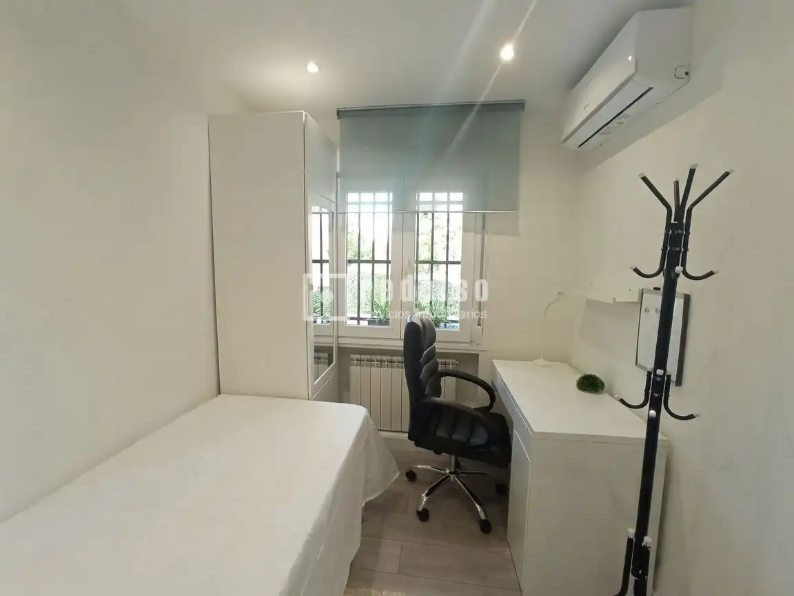 Schlafzimmer von Wohnung zur Miete in Madrid mit Klimaanlage, Heizung und Parkett