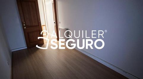 Foto 2 de Piso de alquiler en De Caunedo, Simancas,  Madrid Capital