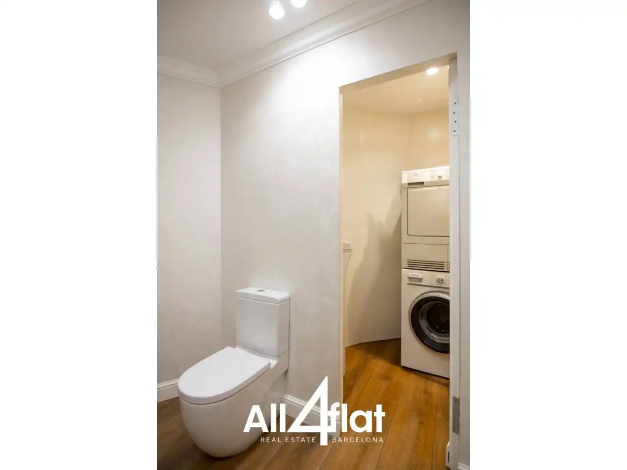 Bathroom of Flat for sale in Barcelona  with Air Conditioner, Heating and Parquet flooring