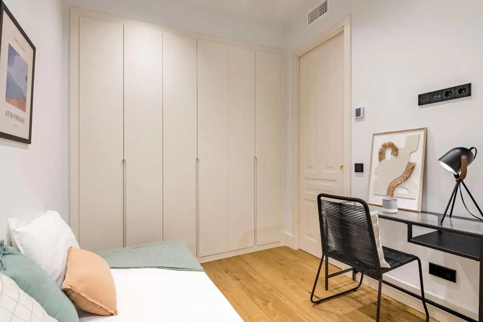 Bedroom of Flat for sale in Madrid  with Air Conditioner, Heating and Terrace