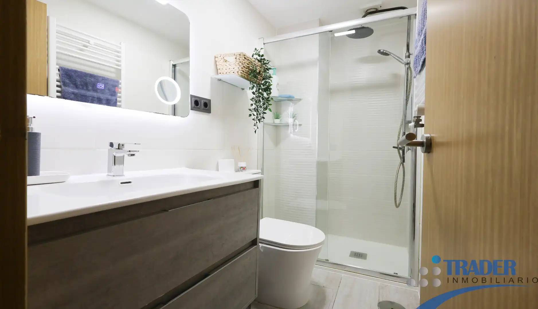 Baño de Piso en venta en Fuenlabrada con Jardín privado, Terraza y Balcón