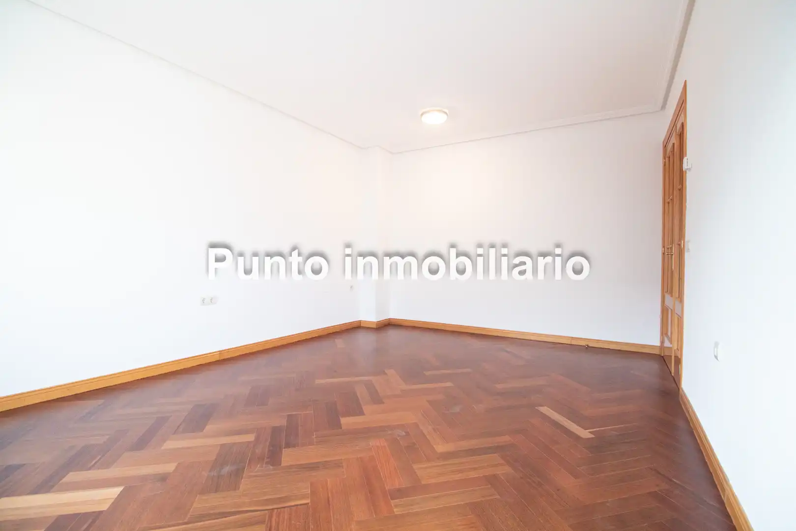 Living room of Flat for rent in Valladolid  with Heating and Parquet flooring
