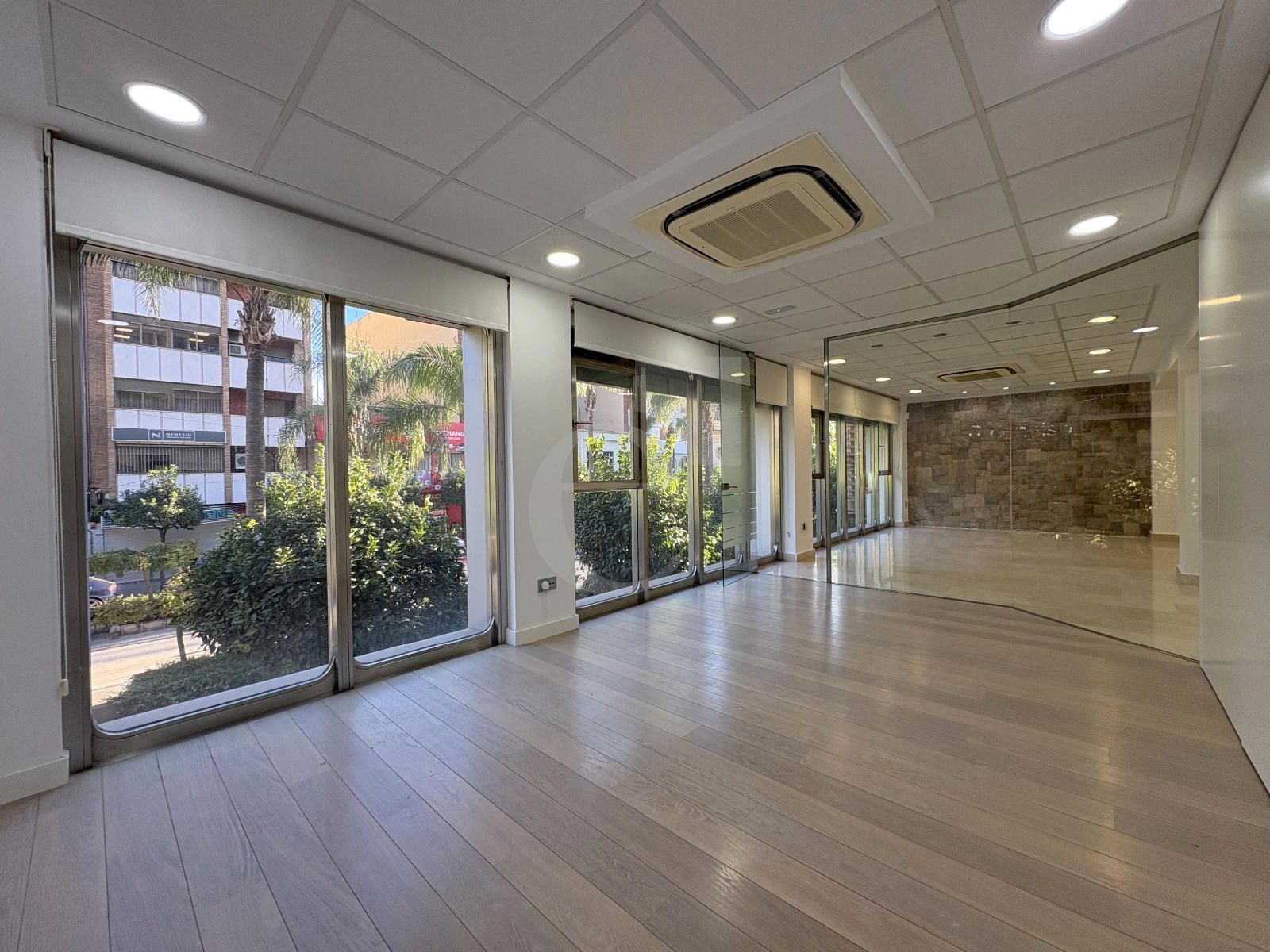 Office for sale in Torrent  with Air Conditioner