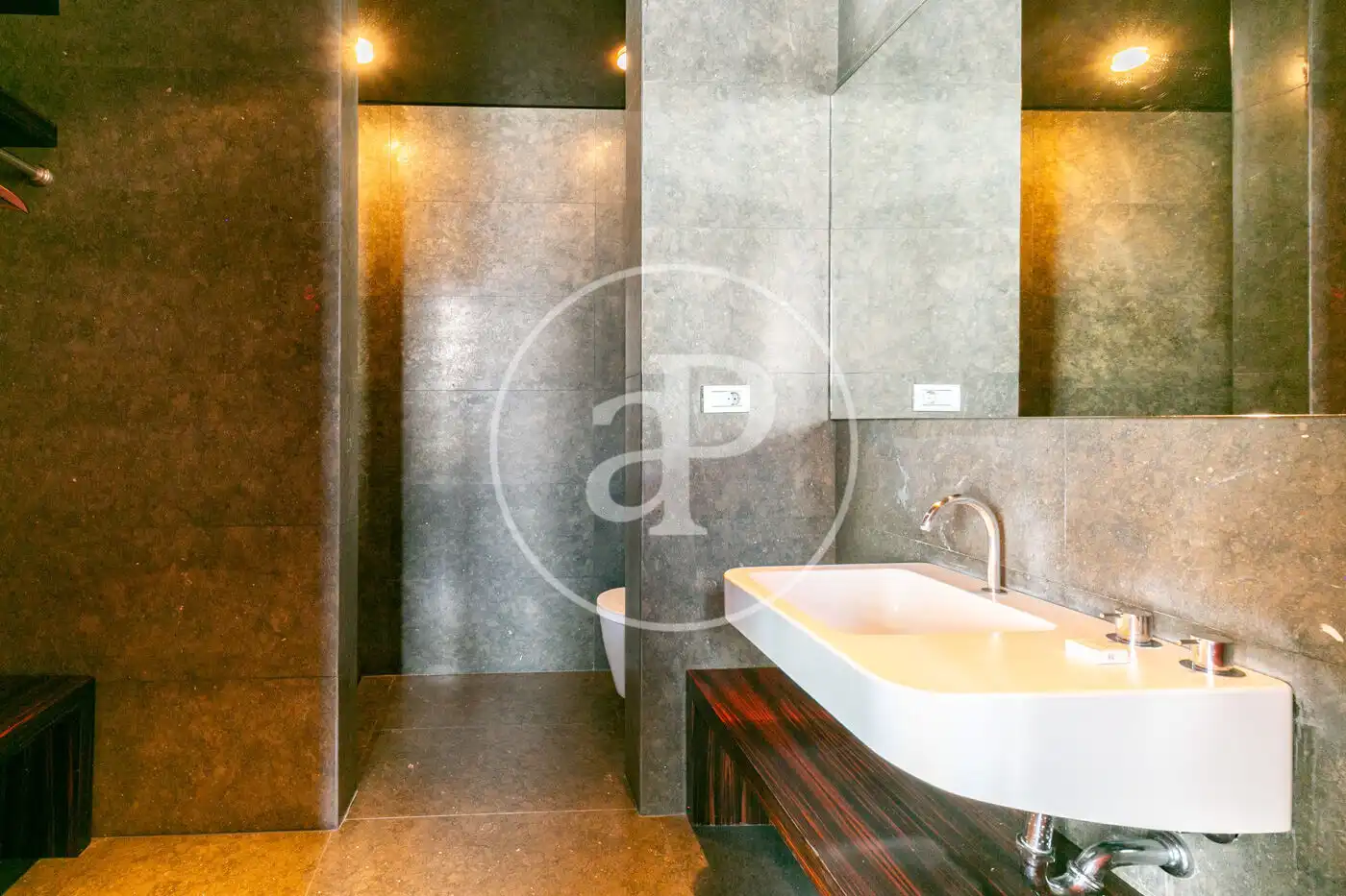 Baño de Piso de alquiler en Barcelona con Aire acondicionado, Calefacción y Amueblado