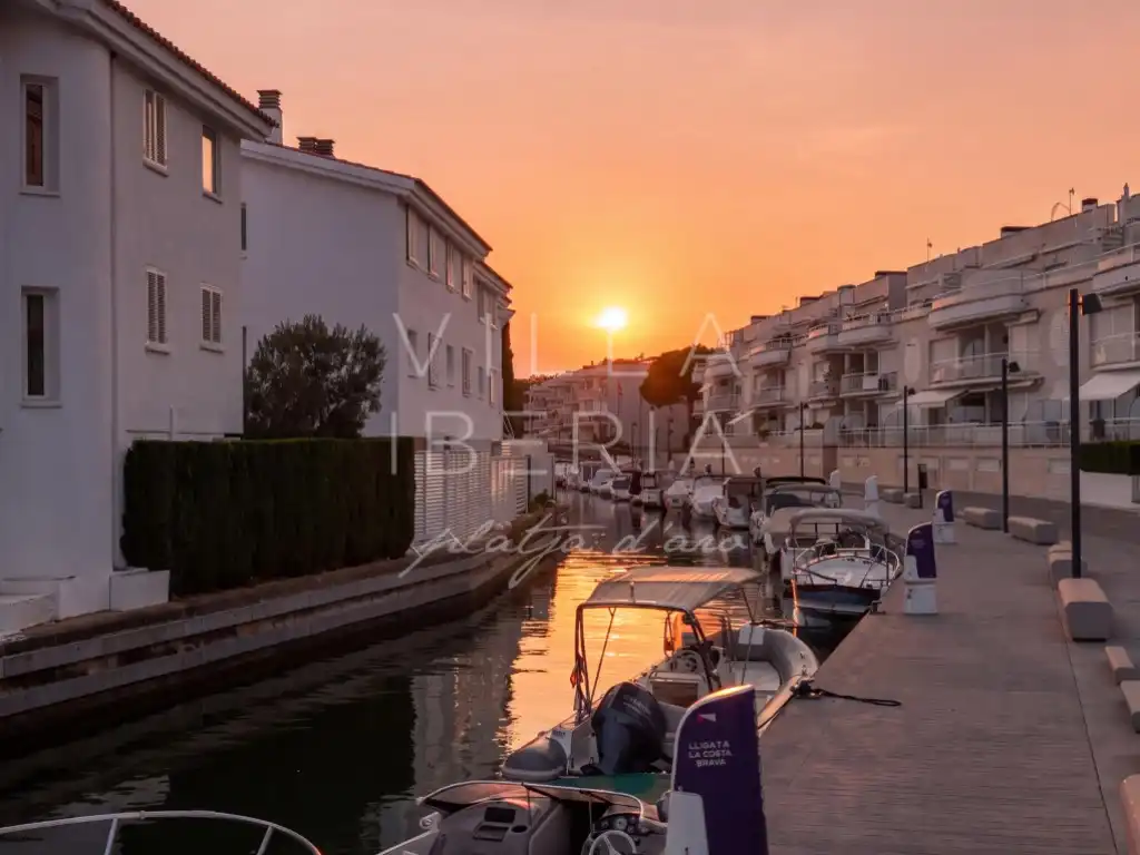 Exterior view of Apartments for sale in Castell d'Aro, Platja d'Aro i s'Agaró  with Air Conditioner, Heating and Terrace