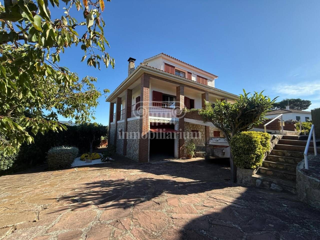 Vista exterior de Casa o xalet en venda en Arenys de Munt amb Calefacció, Jardí privat i Terrassa