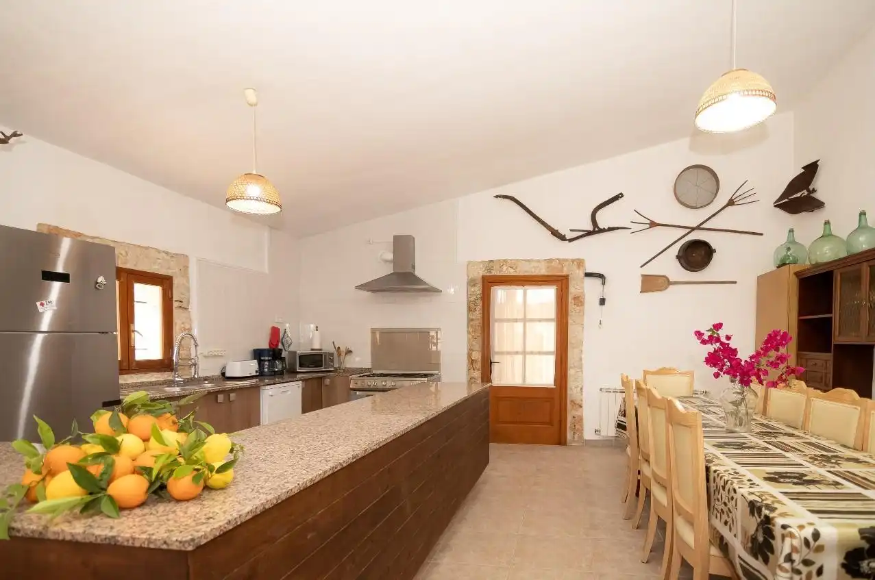Casa rústica amb piscina en venda a Llubí, imagen 17