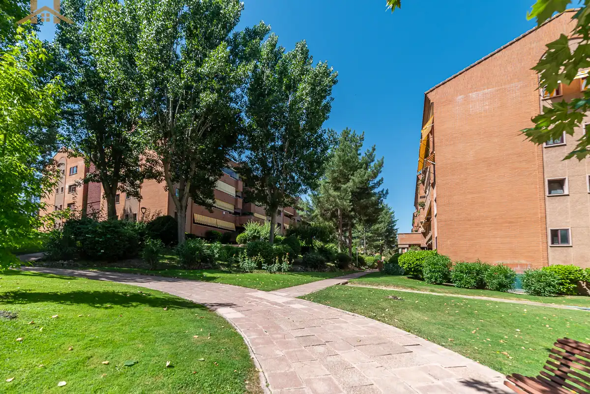 Vista exterior de Piso en venta en Pozuelo de Alarcón con Aire acondicionado, Calefacción y Jardín privado