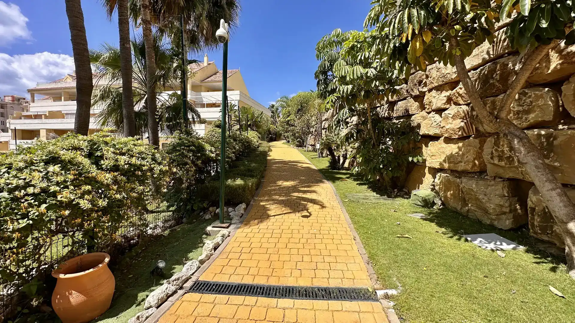 Exterior view of Flat for sale in Estepona  with Air Conditioner and Swimming Pool