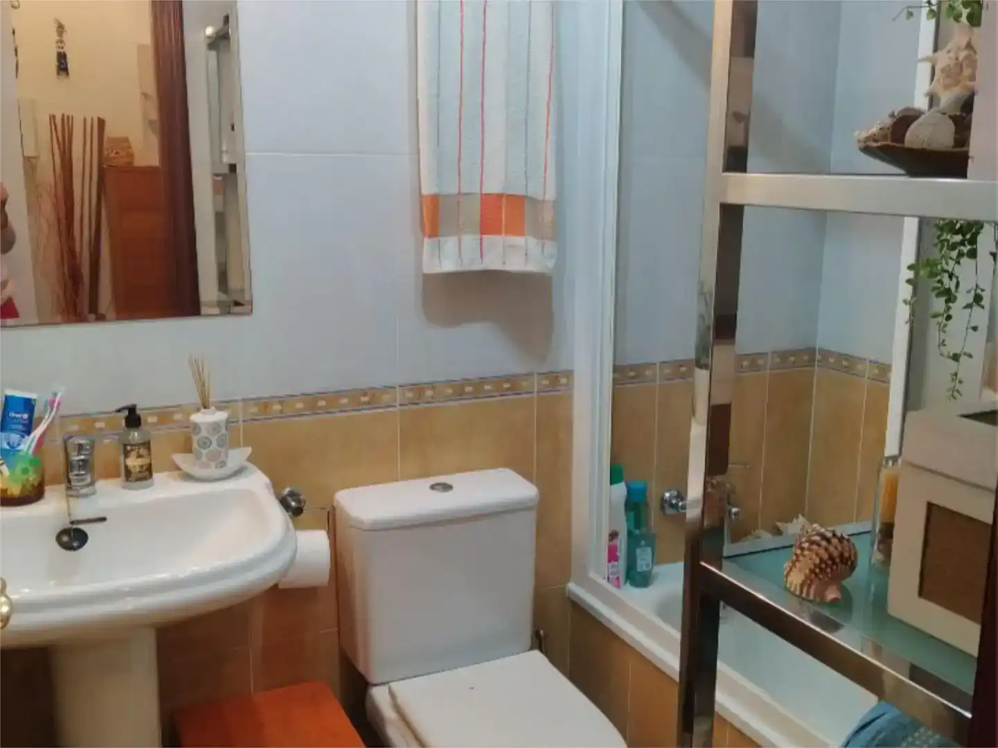 Bathroom of Study for sale in Gondomar  with Parquet flooring and Storage room