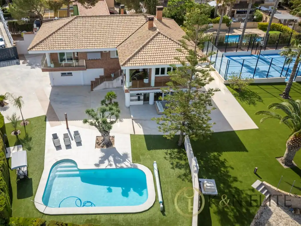 Vista exterior de Casa o chalet en venta en Petrer con Aire acondicionado, Jardín privado y Piscina