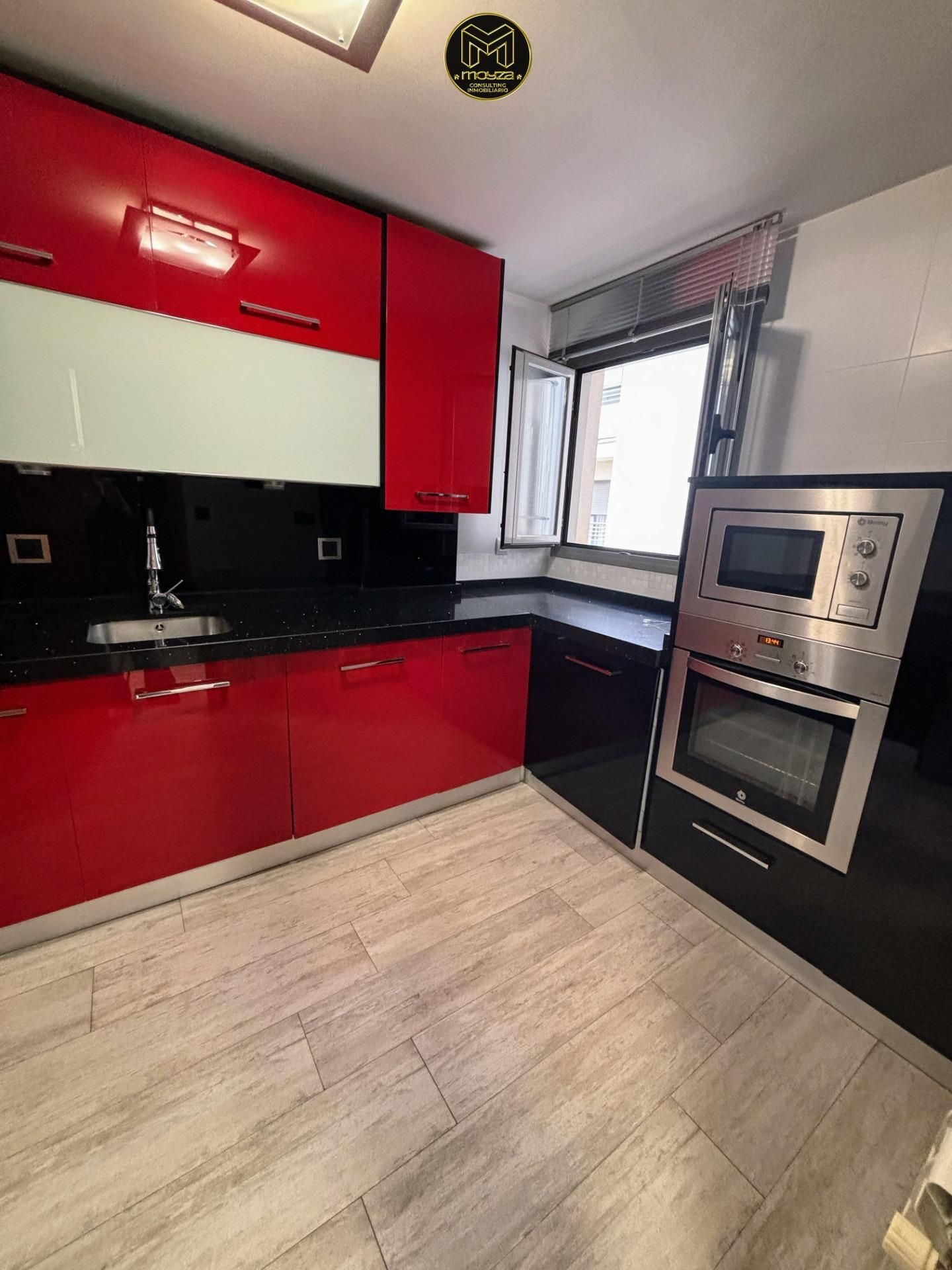Cocina de Piso en venta en  Jaén Capital con Calefacción, Terraza y Trastero