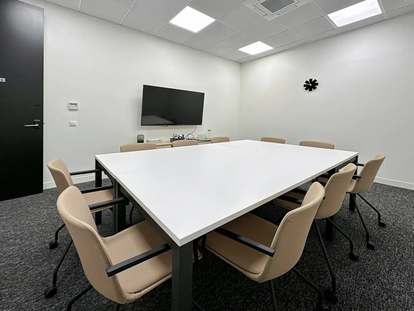 Office for rent in Madrid  with Air Conditioner, Heating and Furnished
