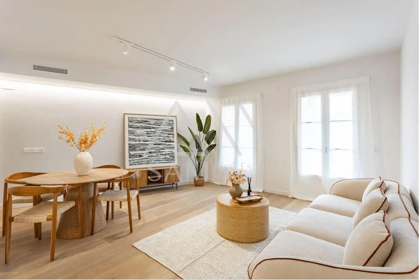 Sala de estar de Piso en venta en Barcelona con Calefacción, Balcón y Piscina comunitaria
