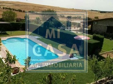 House with pool for sale in Sur