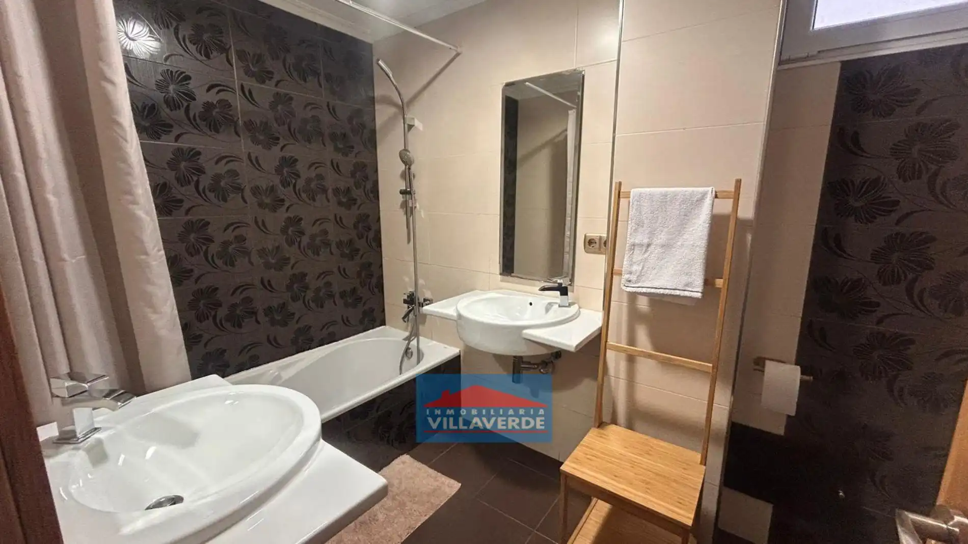 Bathroom of Flat for sale in Cangas   with Storage room