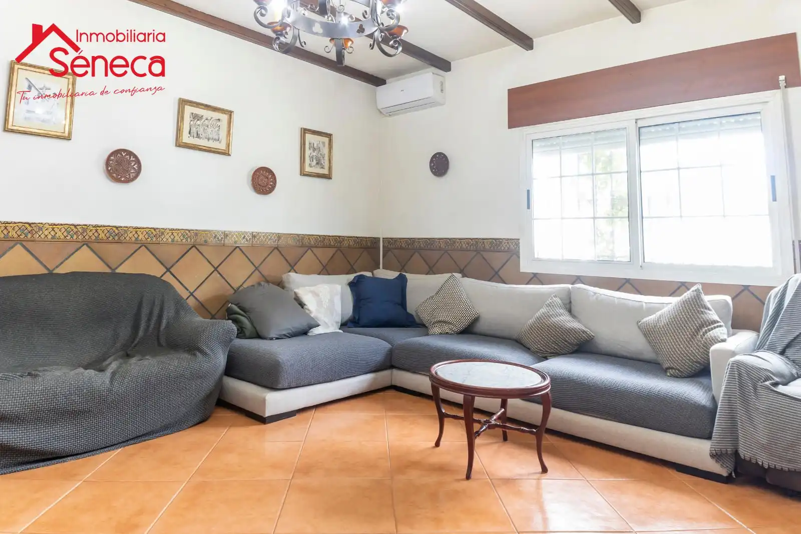 Living room of Houses for sale in La Carlota  with Air Conditioner, Heating and Private garden