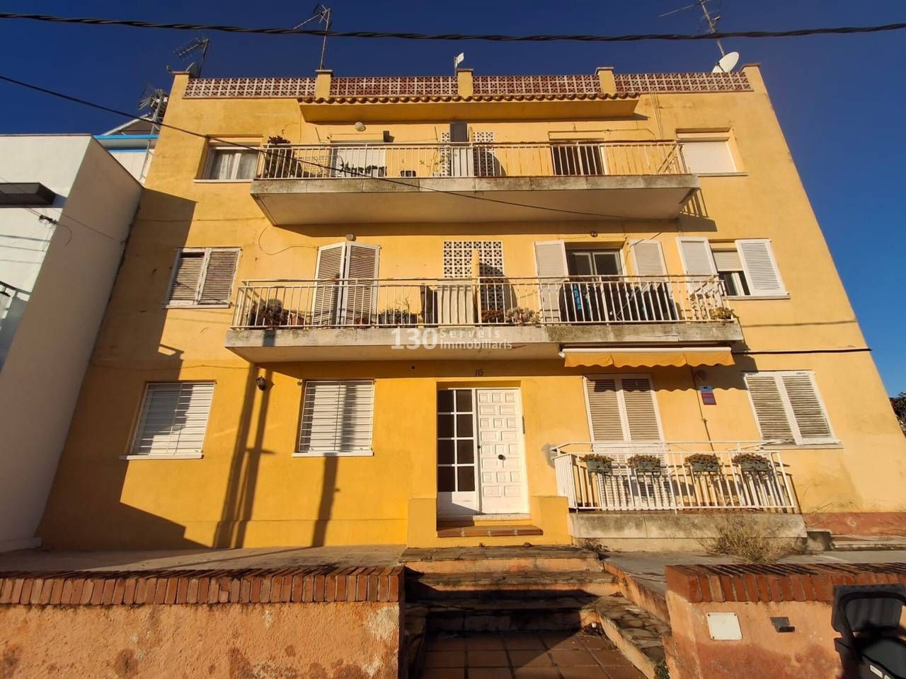 Vista exterior de Piso en venta en Banyeres del Penedès con Calefacción y Terraza