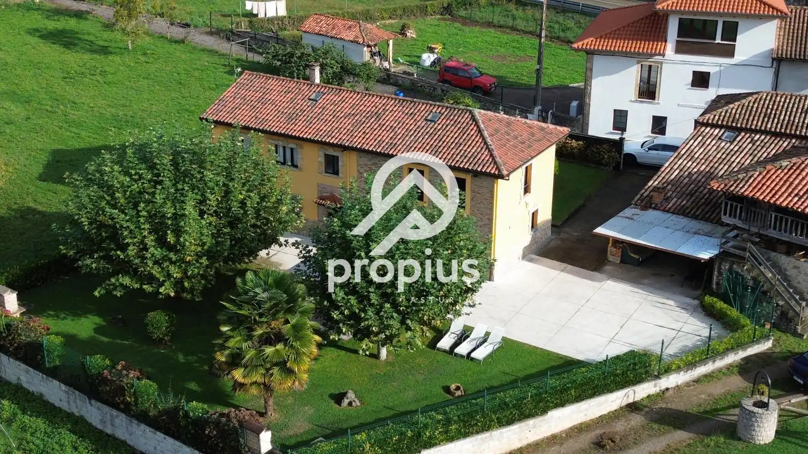 Vista exterior de Casa o chalet en venta en Parres con Calefacción, Jardín privado y Parquet