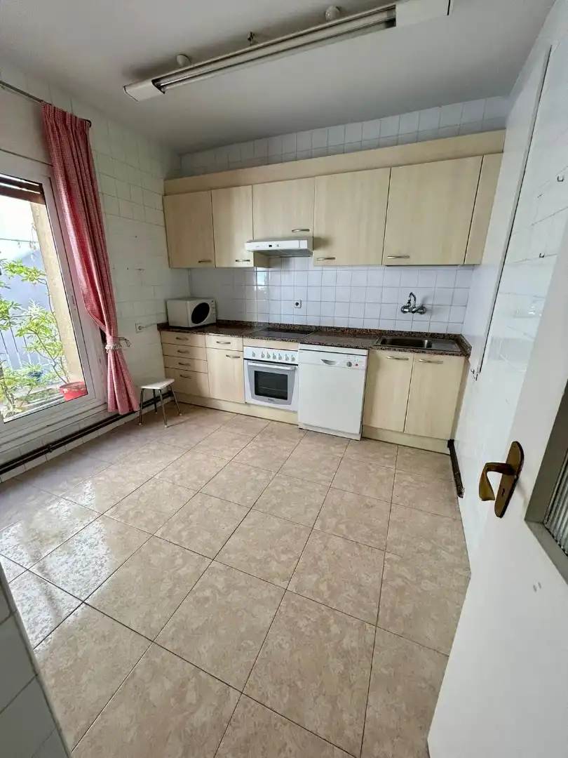 Cocina de Piso para compartir en Calahorra con Aire acondicionado, Calefacción y Terraza