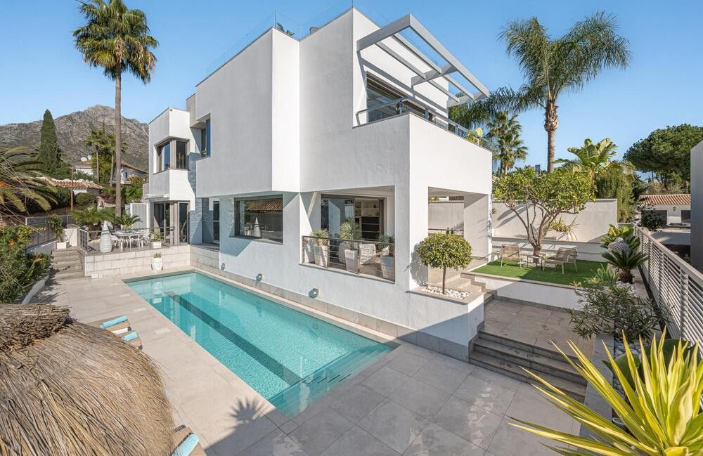 Exterior view of House or chalet for sale in Marbella  with Air Conditioner, Private garden and Terrace