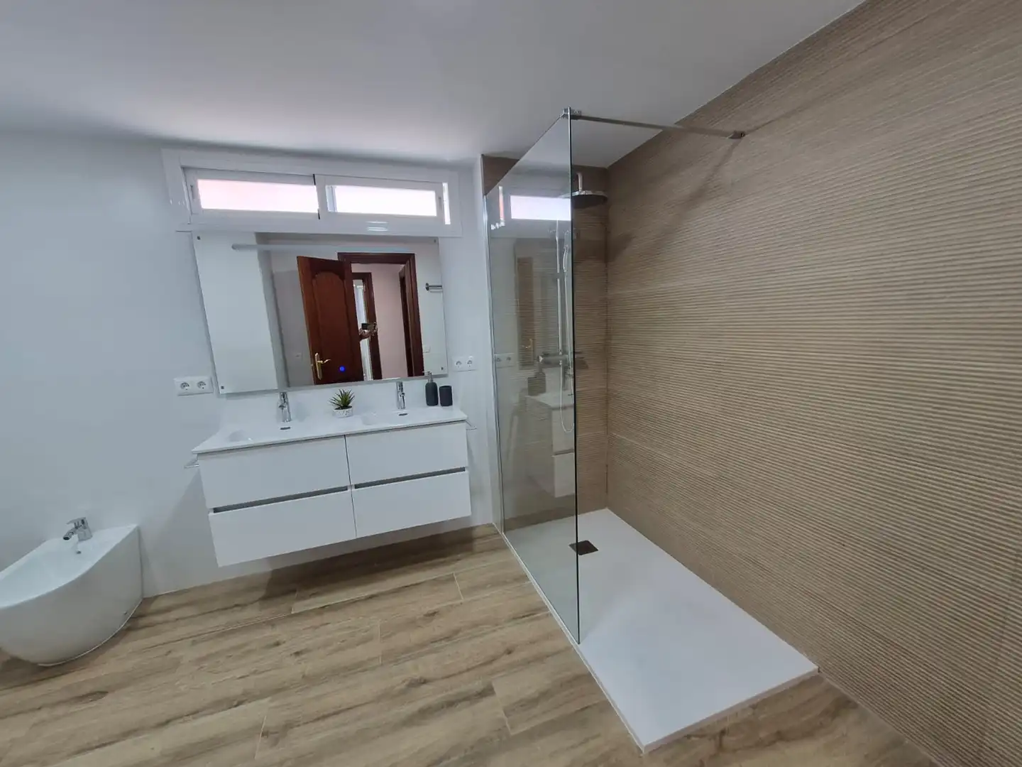 Badezimmer von Wohnung zur Miete in Málaga mit Klimaanlage, Heizung und Terrasse