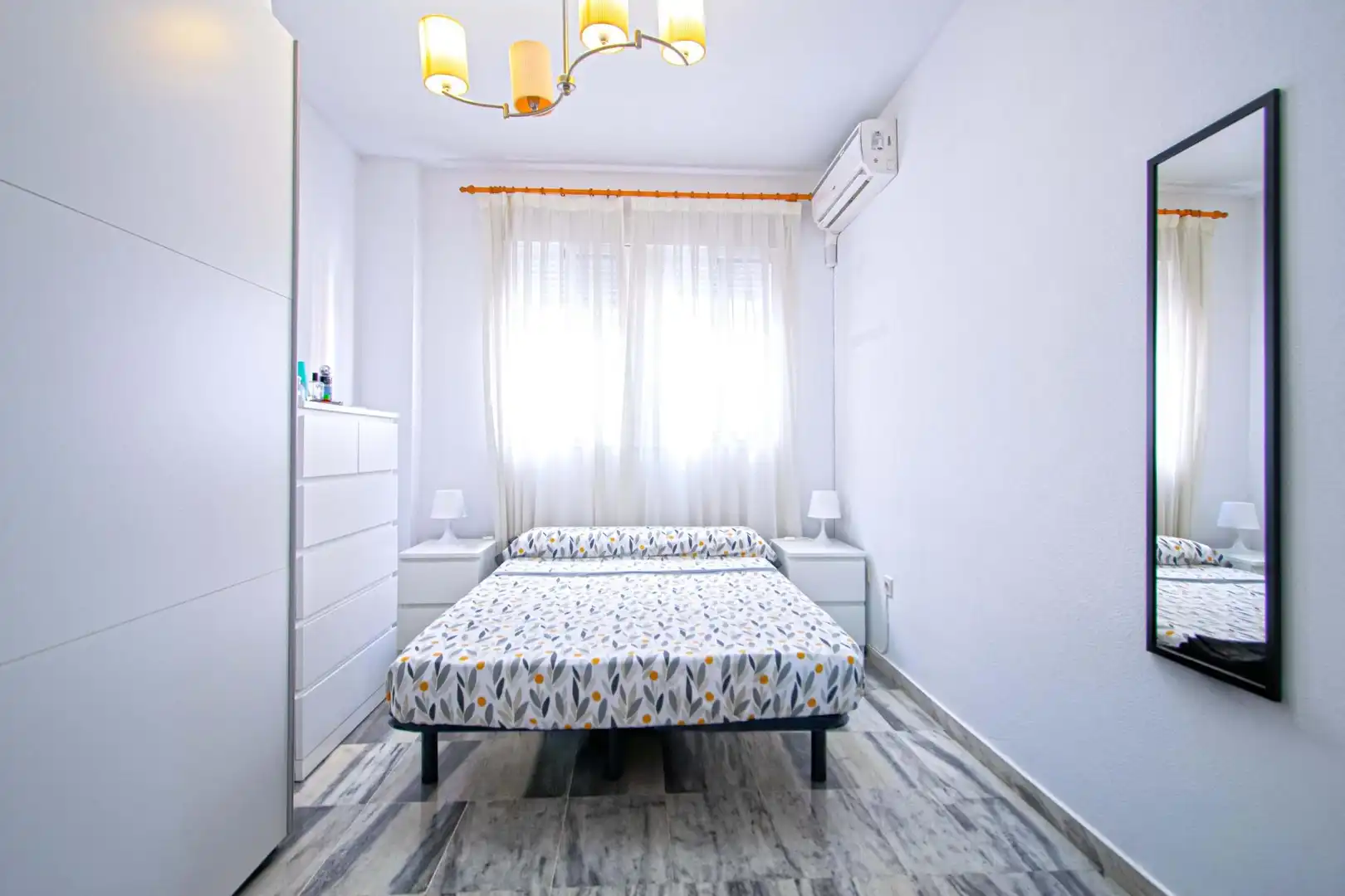 Schlafzimmer von Wohnung zum Verkauf in Sevilla mit Klimaanlage und Abstellraum