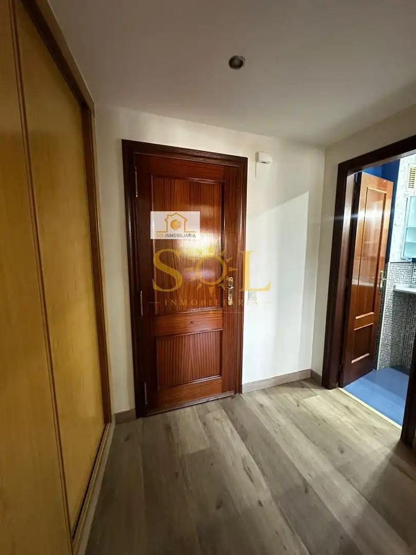 Apartament en venda en León Capital  amb Calefacció, Parquet i Moblat