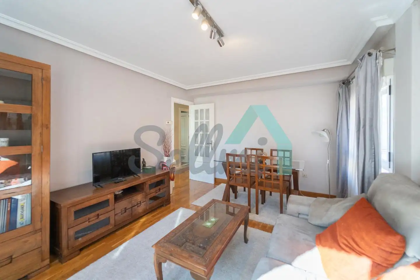 Living room of Flat for rent in Oviedo   with Heating, Parquet flooring and Furnished