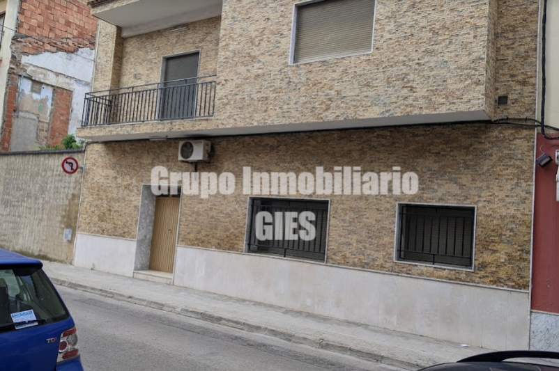 Vista exterior de Casa adosada en venda en L'Alcúdia amb Aire condicionat, Calefacció i Terrassa