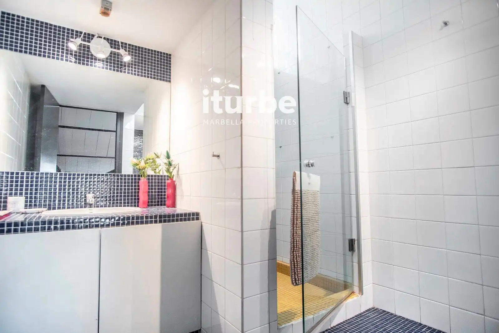 Badezimmer von Dachboden zur Miete in Fuengirola mit Klimaanlage, Terrasse und Möbliert