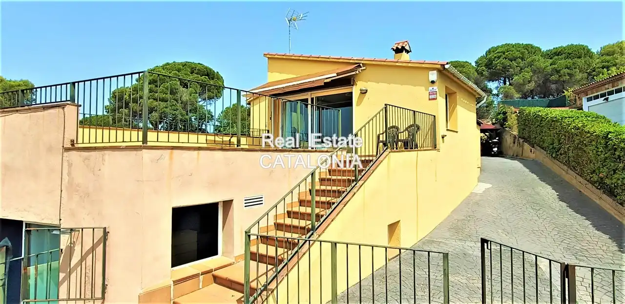 Vista exterior de Casa o xalet en venda en Lloret de Mar amb Aire condicionat, Calefacció i Jardí privat